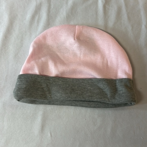 Nike - NWOT - baby/newborn hat and sock set - Picture 3 of 4